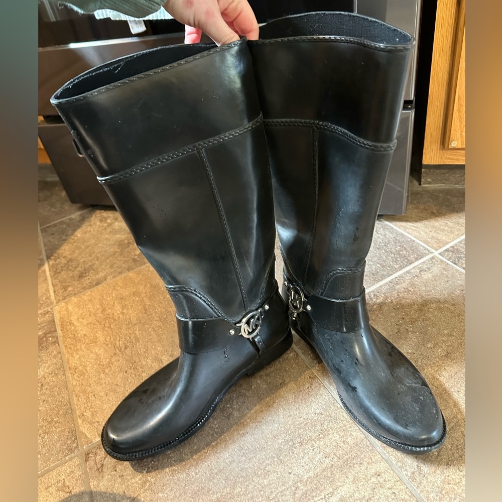MK rain boots ☔️
